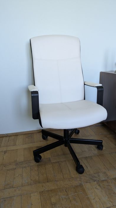Scaun birou rotativ IKEA Millberget - alb/bej (Murum bej)