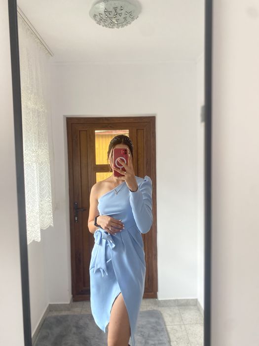 Vând rochie light blue