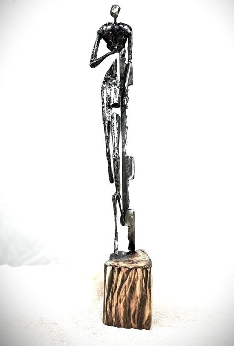 Cadou inedit pasionati carti .Sculptura CITITORUL - otel