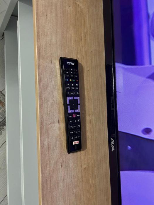 Телевизор AVA с тумбой