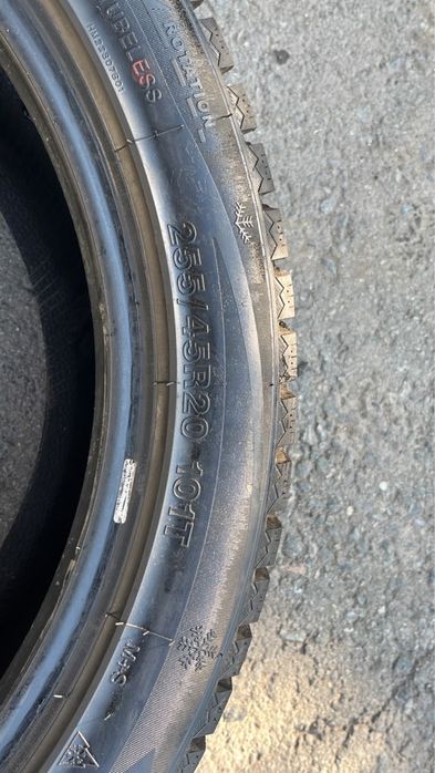 Продам резину 255/45/20