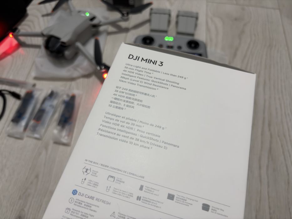 Drona DJI Mini 3 Fly More Combo + Smart Controller