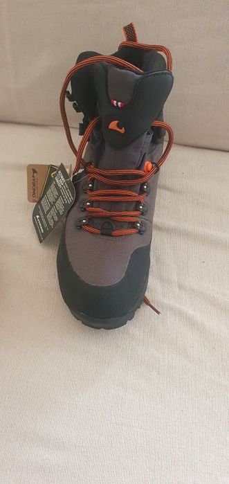 Туристически обувки на фирма Викинг