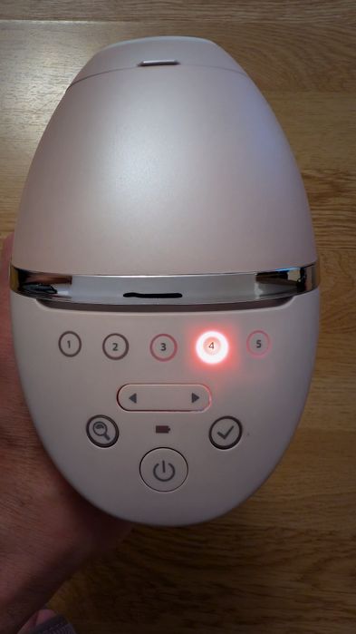 Ediție Premium: Philips Lumea IPL Seria 9900 BRI976 cu SenseIQ & SkinAI
