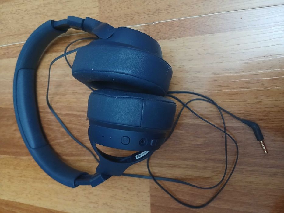 Наушники бренда JBL