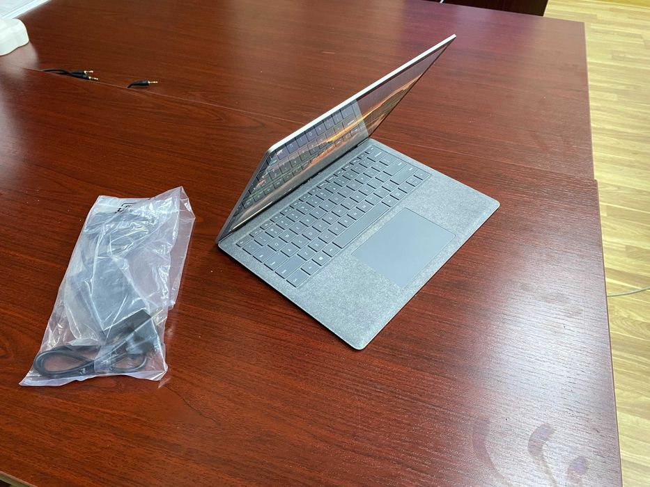 Micrasoft Surface Laptop 3 Alicantara