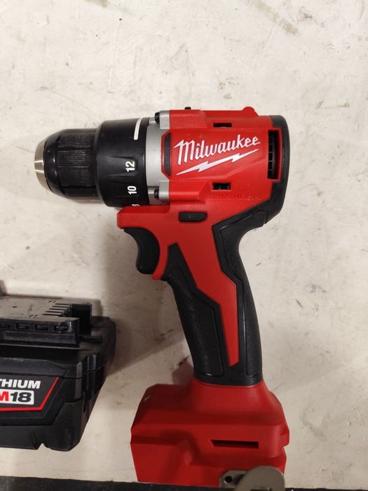 Топ модел безчетков  винтоверт Милуоки Milwaukee M18 BLDDRC + 5Ah