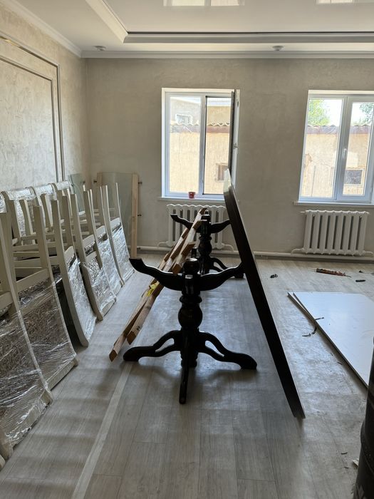 СРОЧНО ПРОДАЕТСЯ овальный стол