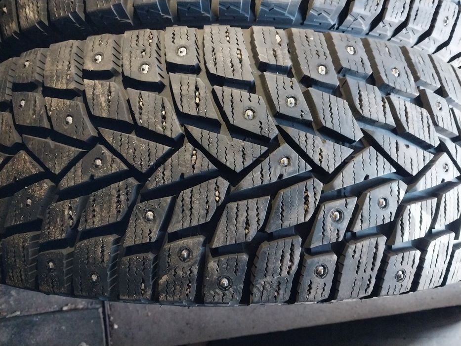 2 шины Dunlop 235 60 R17.