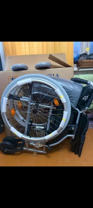 Продам  новую инвалидную каляску.