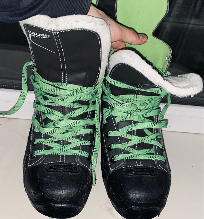 Продам коньки bauer