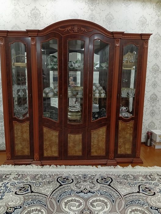 Горка стенка сотилади