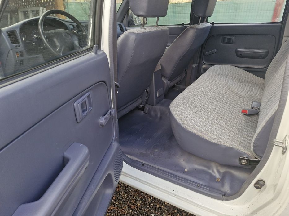 Vând Toyota Hilux