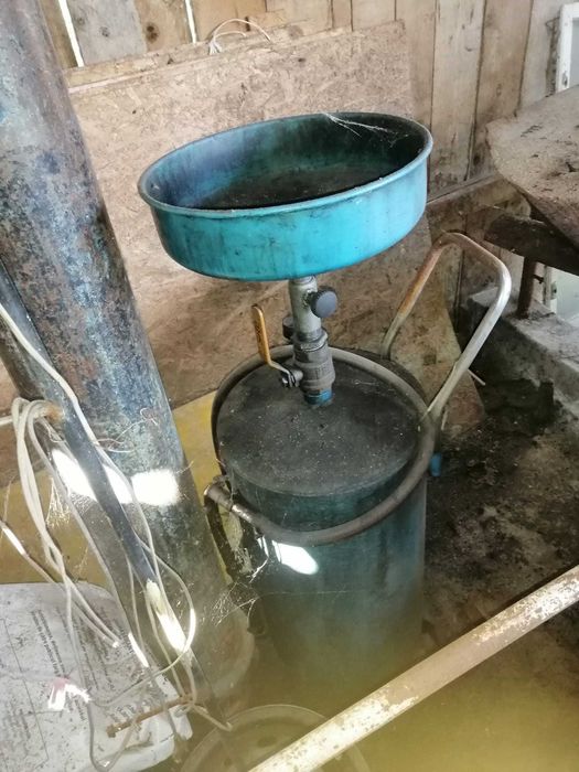 Vând  echipamente și scule service auto