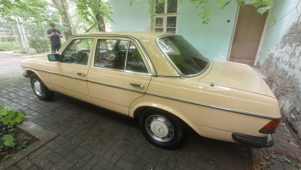 Мерседес 123 седан