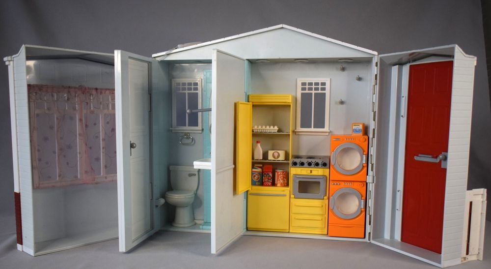 Дом Totally Real для Барби + мебель