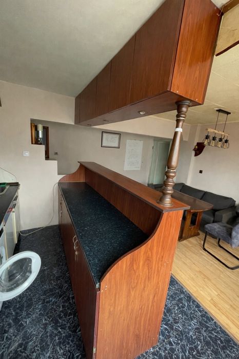 Кухненски бар плот + горни шкафове