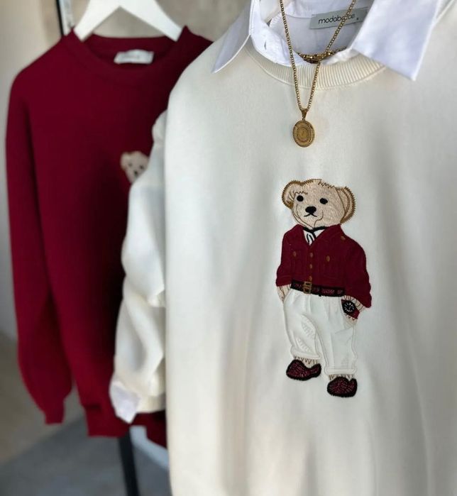 Ватирана мека блуза с мече в бял цвят