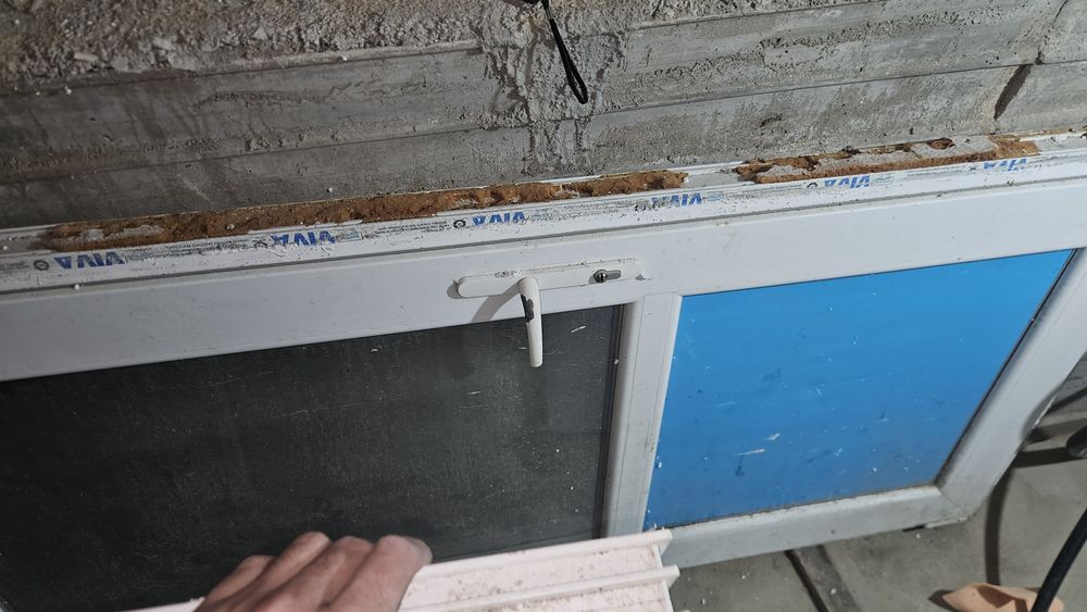 Vând ușă si geam termopan.