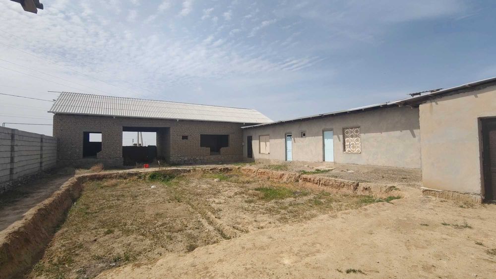 Hovli sotiladi. KUMUSHKON MFY