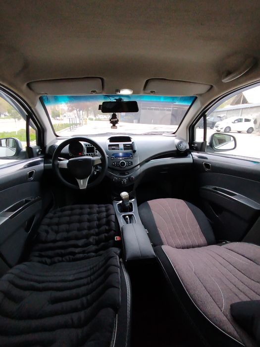 Spark 2011 
Rangi oq
Matori ECO 1  
Probeg 356000
Gaz/Benzin
Balonlari