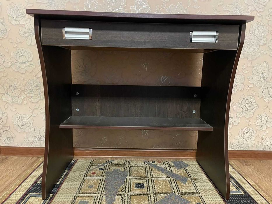 Письменный стол с креслом