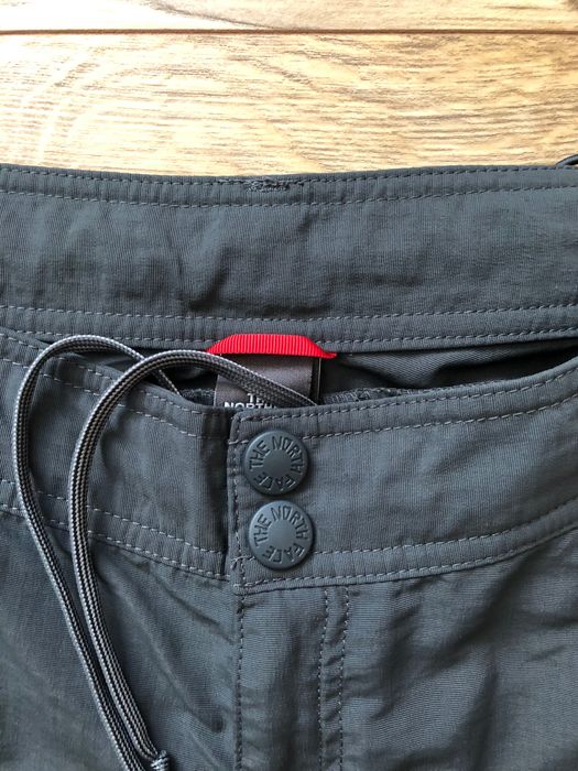 The North Face-pantaloni 2 in 1 drumetii/trakking de dame , marimea 40