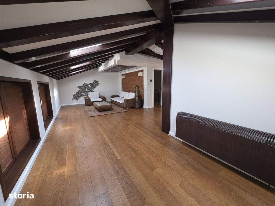 Casă de închiriat cu 6 camere în Damaroaia