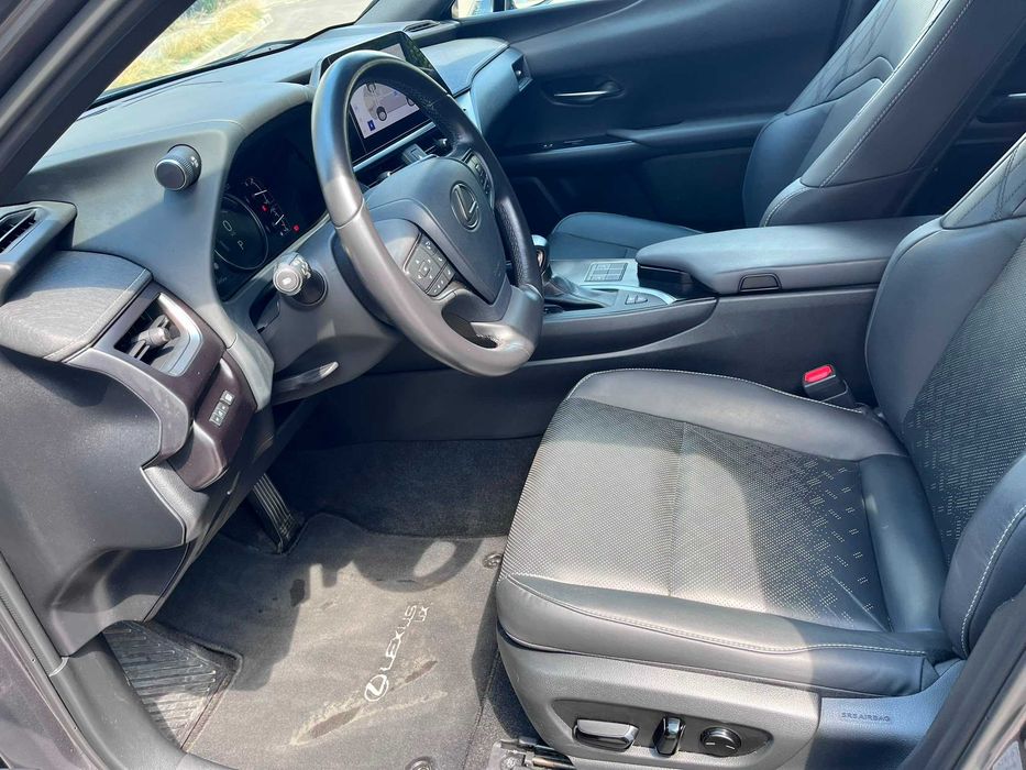 Lexus UX Echipare premium, Stare excelenta, Include TVA 21 %.
