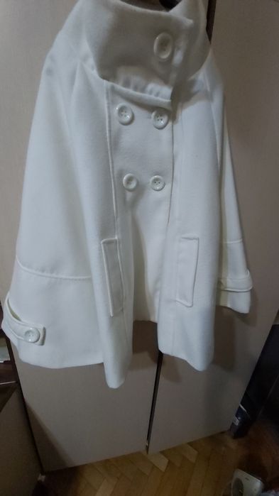 Дамско палто и пелерина