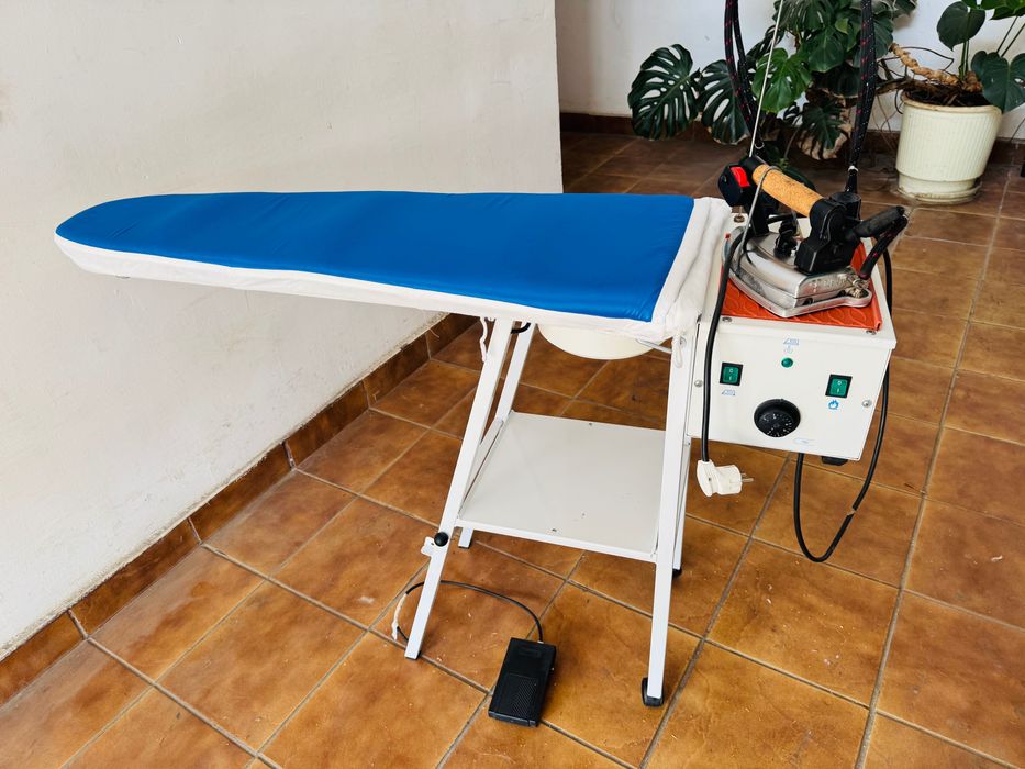 Masina de calcat cu generator de abur