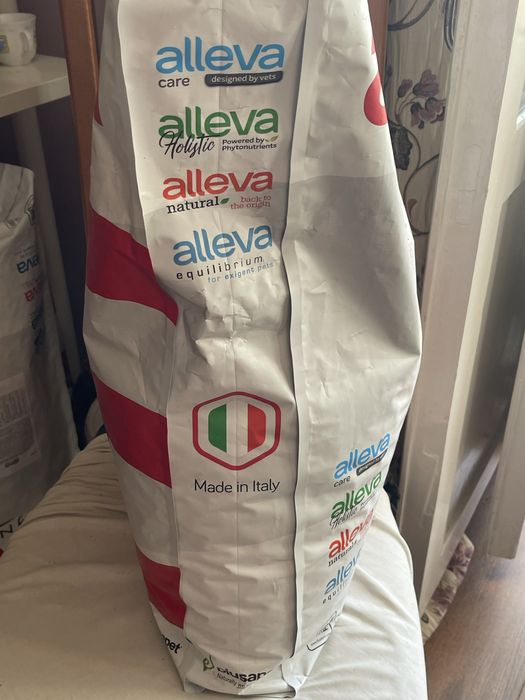 Продам корм для маленьких собачек .