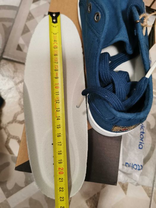 Teniși Victoria  22 cm