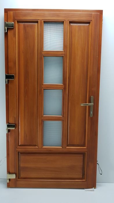 Usa de intrare premium 110 x 210 disponibil pe stoc