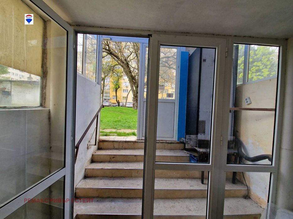 Търговски обект / магазин под наем кв. Здравец Изток