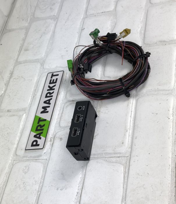 Комплект USB AUX AUDI A4 A5 Q5 8W0035736