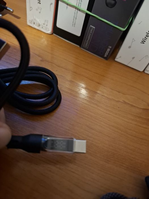 Cabluri usb C lumina si consum