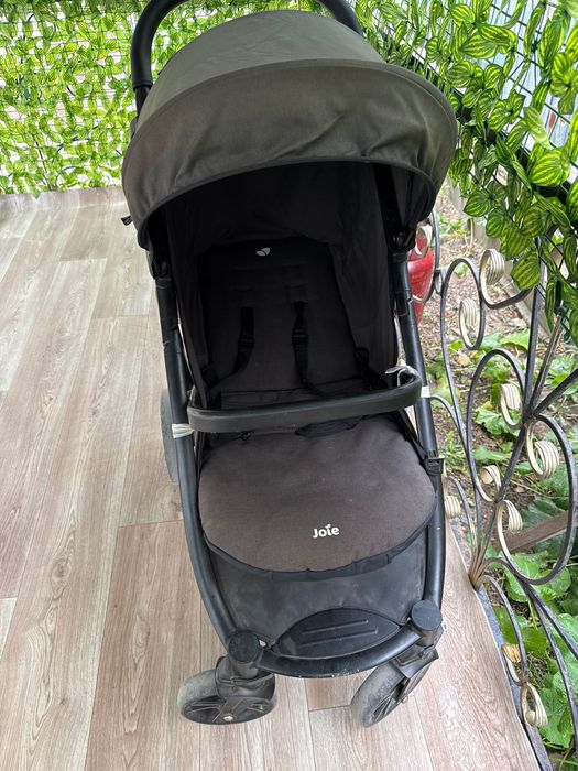 Продам прогулочную коляску Joie