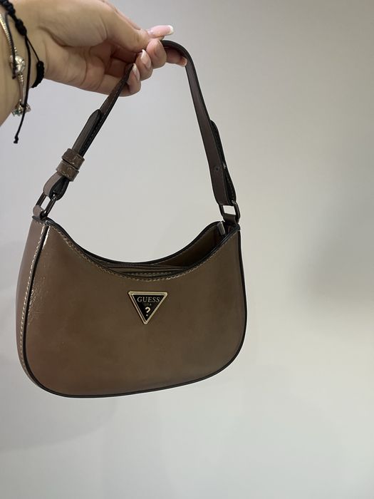 Нова чанта guess
