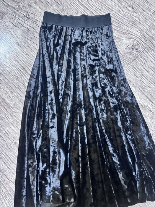 черна плисирана пола от кадифе