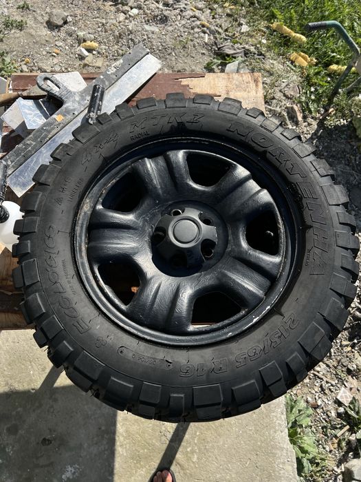 215/65/R16 Гуми за кал