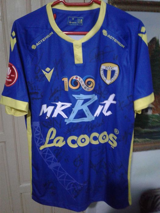 Tricou Petrolul Ploiesti cu autografe - Banii merg la un baiat bolnav.