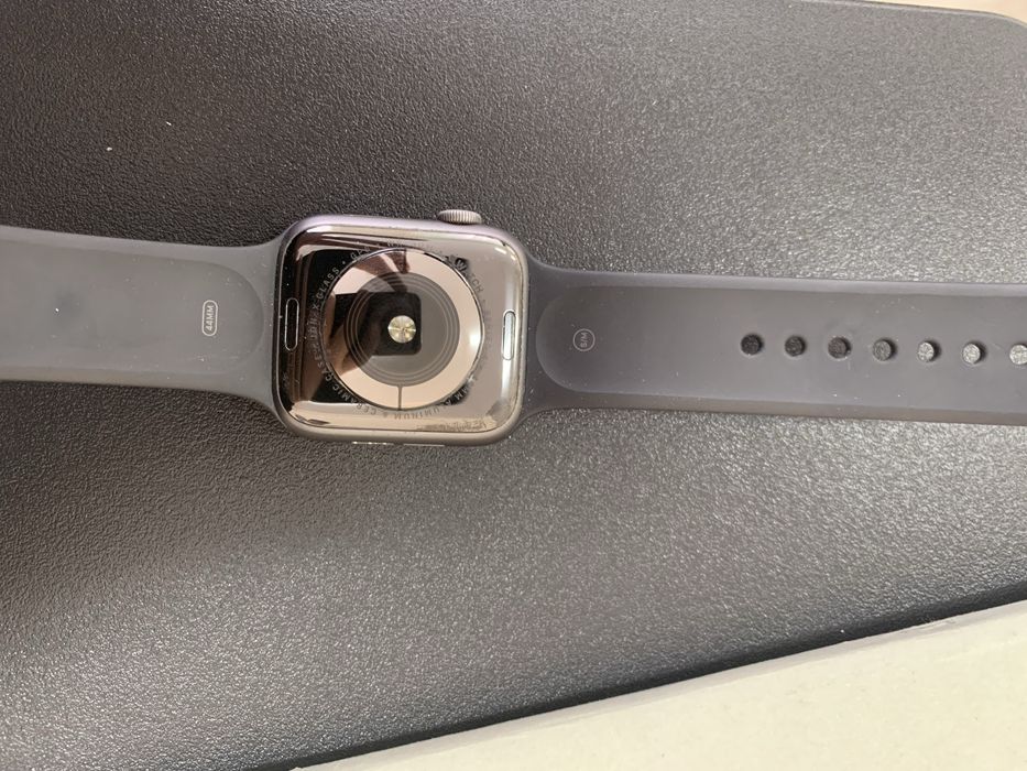 Продам часы apple watch 4