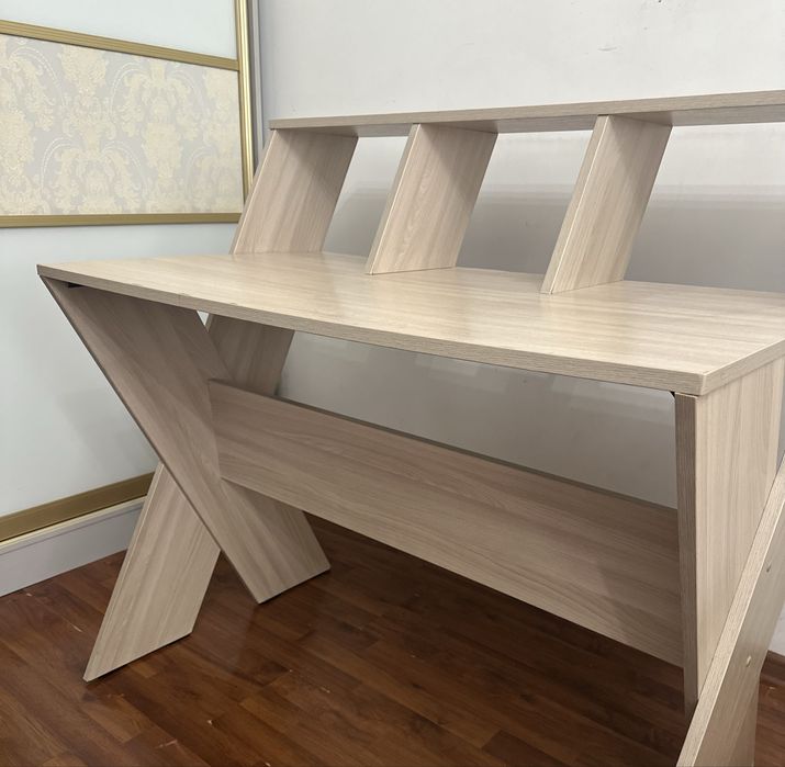 письменный стол из дерева