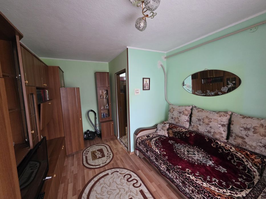 Proprietar- inchiriez apartamen o camera