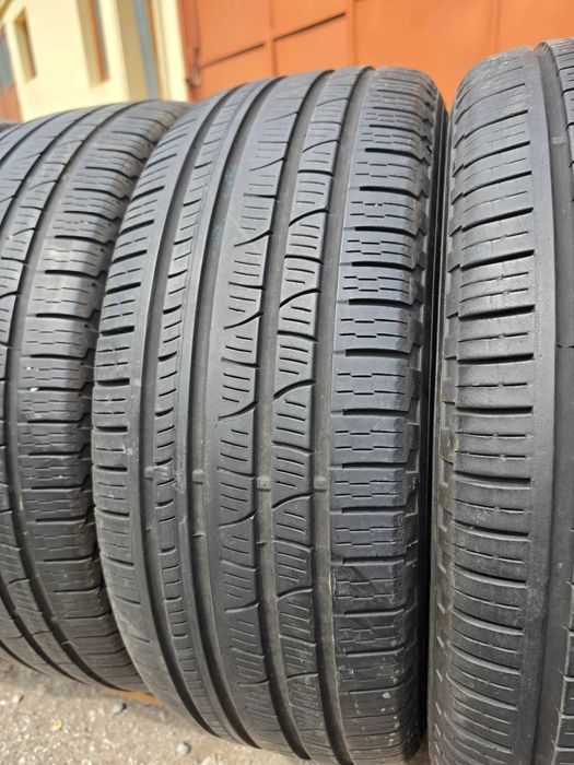 4 бр. всесезонни гуми 235/65/17 Pirelli 5-6 mm DOT 0420/1319