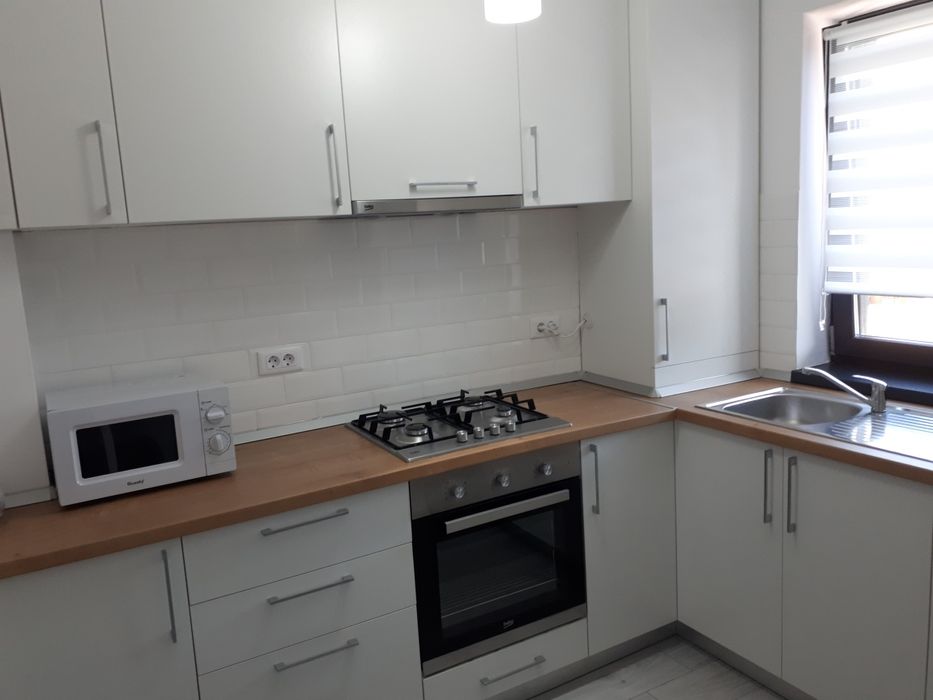 Închiriez garsoniera