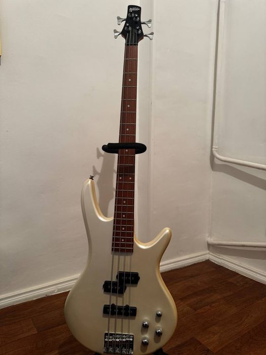 Ibanez Электро басс гитара+ басовый усилитель Fender+ жесткий кейс+акс