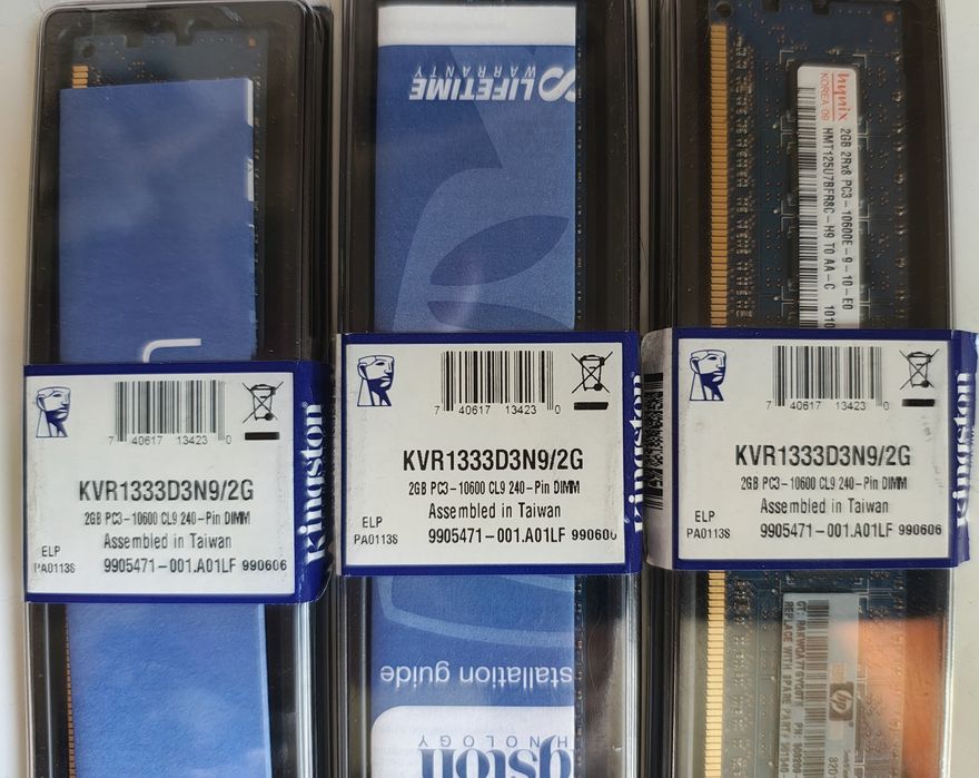 SET 3 module memorie RAM Kingston ( 2GB - 1 buc)DDR3