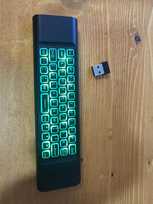 Telecomandă multifuncțională 2.4Ghz/IR/Air Mouse/Tastatură Iluminată